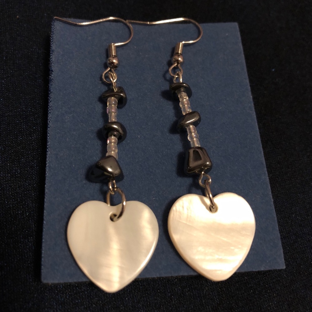 White pearl like hearts earrings hematite glass beads - Picture 3 of 3